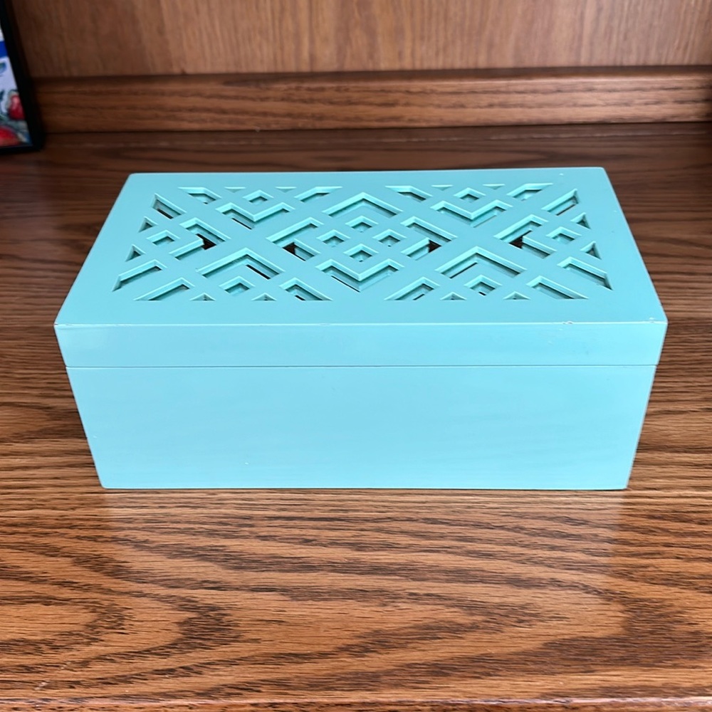 MAX STUDIO HOME, Women's/Child’s TurquoiseJewelry Box With Mirror Top.